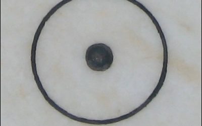 Bodenzeichen Kreis mit Punkt in der Mitte
