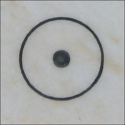 Bodenzeichen Kreis mit Punkt in der Mitte